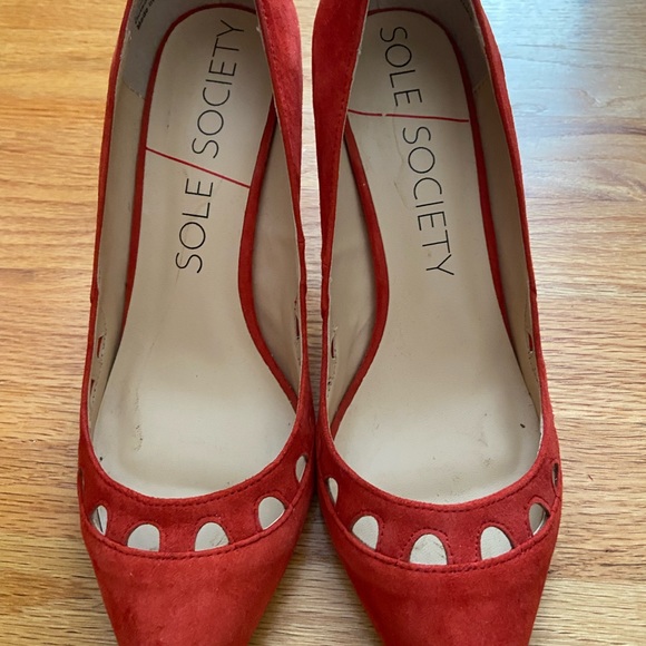 SOLE SOCIETY Magnolia Poppy Sued Pumps - Picture 10 of 14